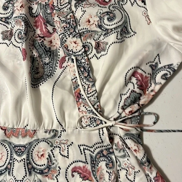 Inc faux wrap blouse. Blue paisley and floral , sz large - Picture 9 of 12